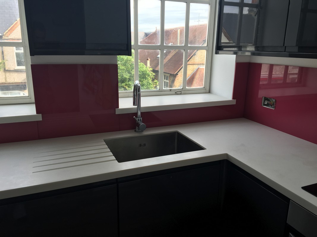 Deep plum coloured glass splashback in modern Paddington kitchen